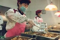 食堂大妈生日吃瓜视频,温馨一幕引网友热议