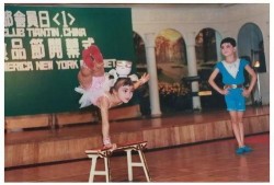 小陀螺直播倒立吃瓜视频,小陀螺直播上演惊险一幕