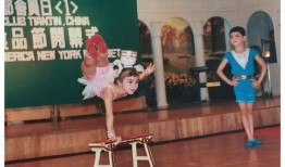 小陀螺直播倒立吃瓜视频,小陀螺直播上演惊险一幕