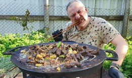 俄罗斯下楼法吃瓜视频,揭秘神秘视频背后的趣味与智慧