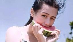 聪明女孩吃瓜视频,视频中的趣味与深度