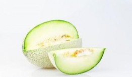 小女儿吃哈密瓜视频,萌态十足